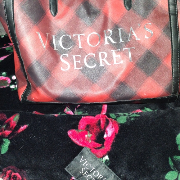 Victoria Secret Red ♥️ and black 🖤 checkered tote **new** - Picture 10 of 10